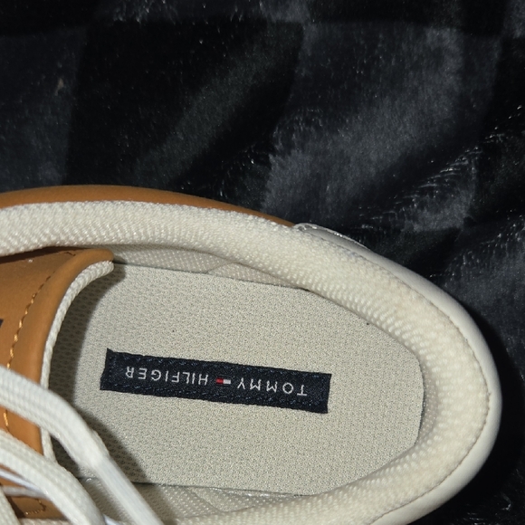 NEW Women's Tan Sneakers - Picture 4 of 12